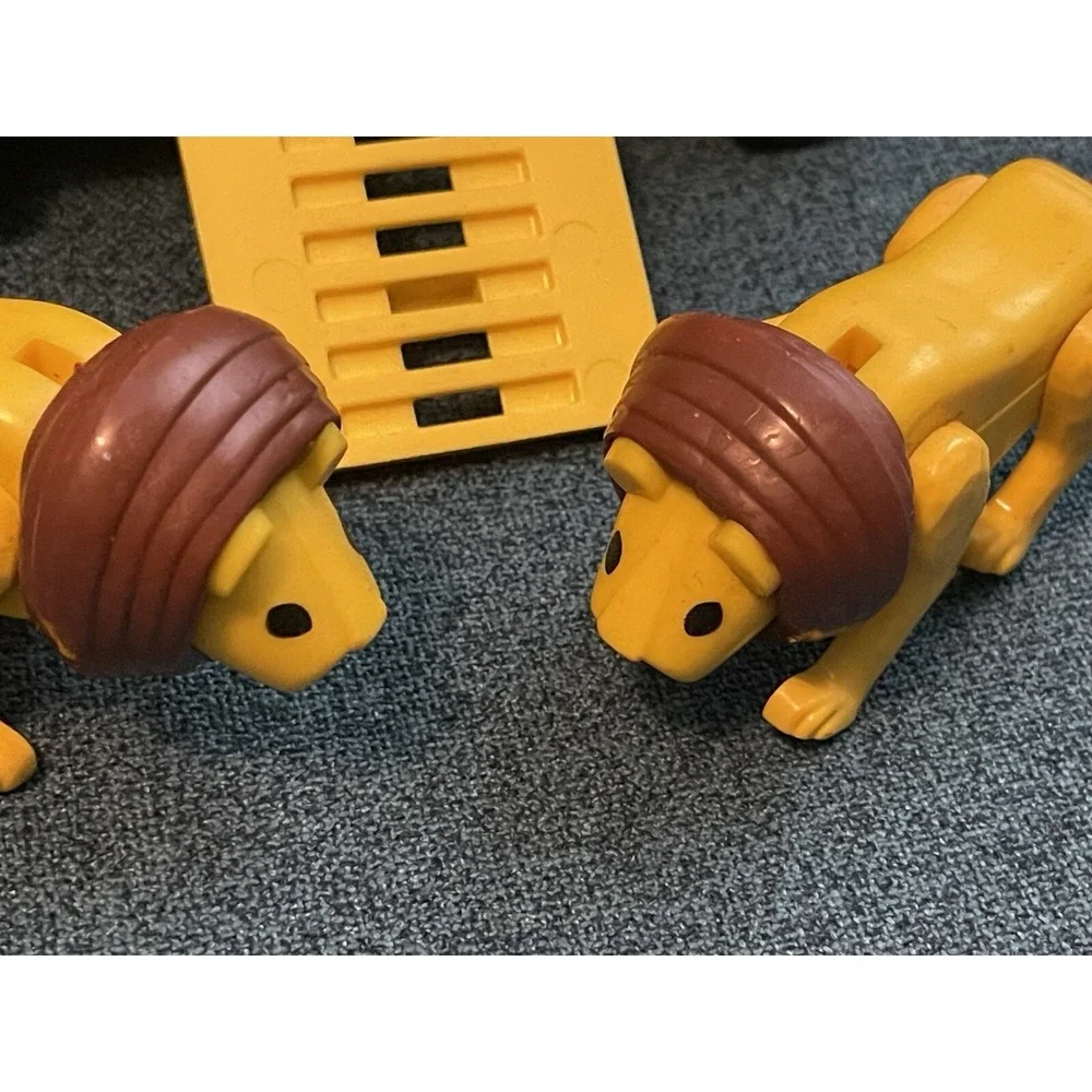 Vintage Fisher Price #991 Circus Train  With‎ 2 Lions